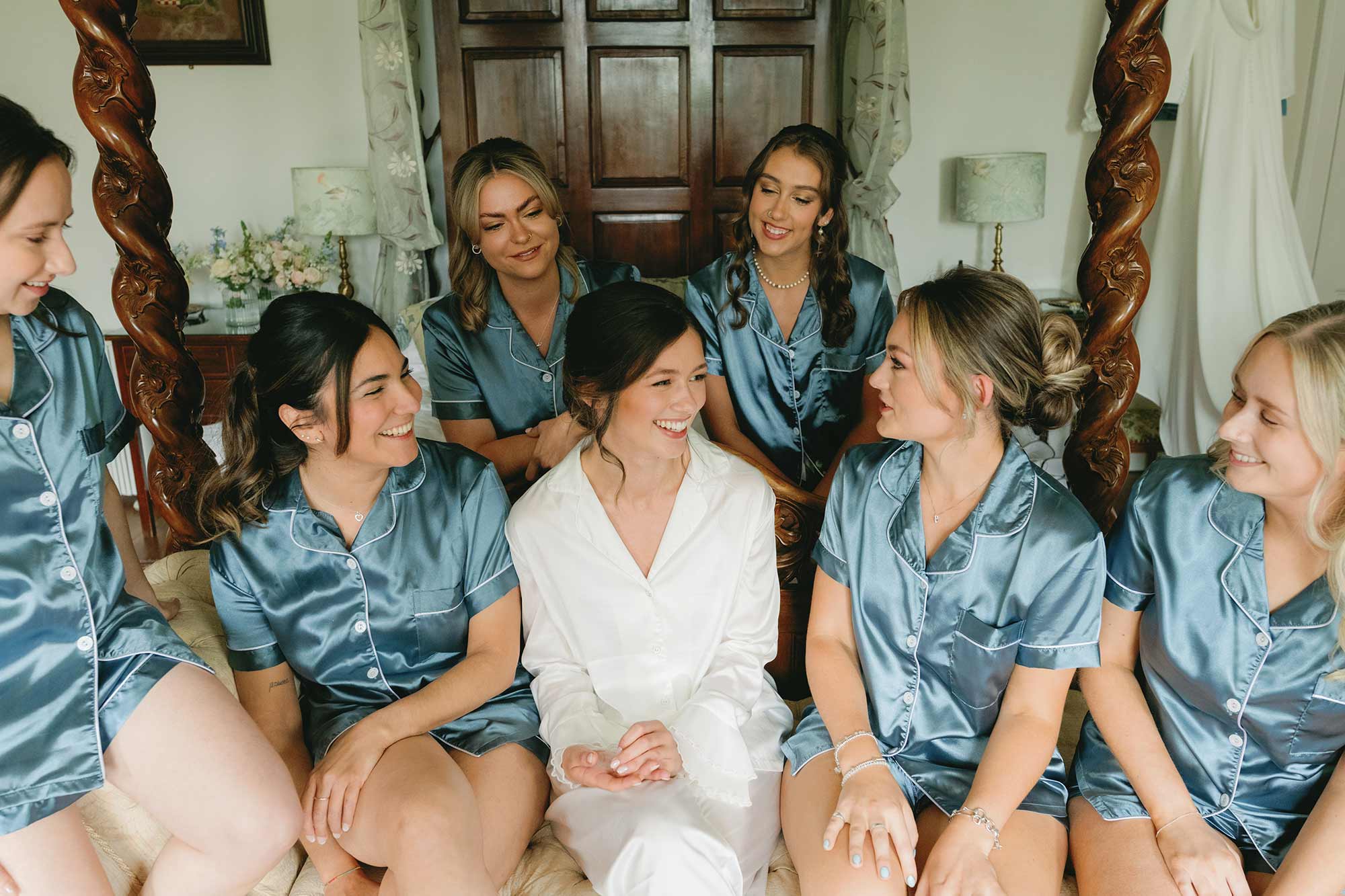 Bride-and-bridesmaids-in-Homme-House-Main-Suite