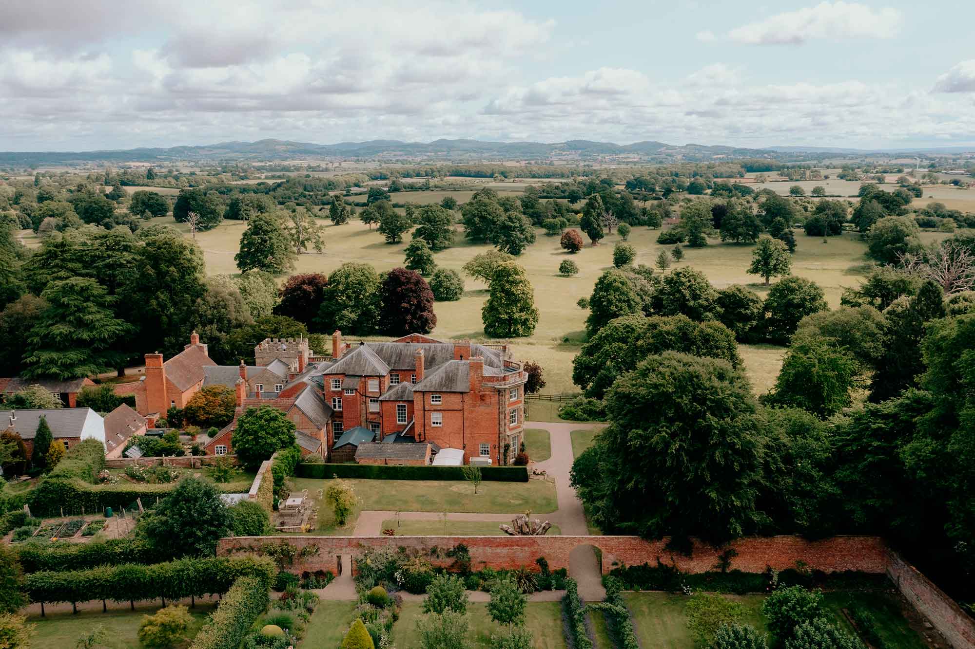 Homme-House-aerial-view-with-parkland-view