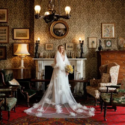Bridal-Portrait-in-Library