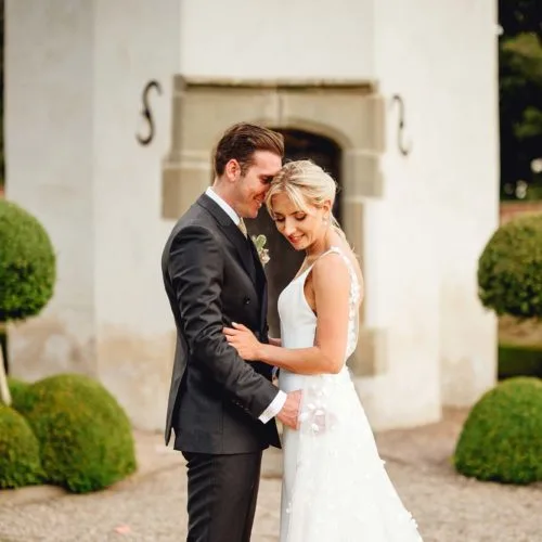 Bride-and-groom-portrait-outside-Homme-House-Summerhouse