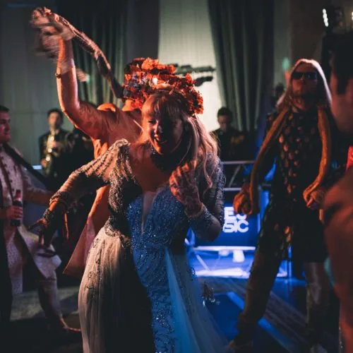 Bride-dancing-at-Homme-House