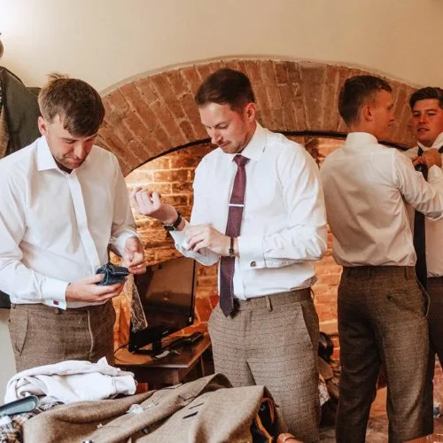 Groom-and-groomsmen-get-ready-for-wedding-in-Homme-House-Coach-House