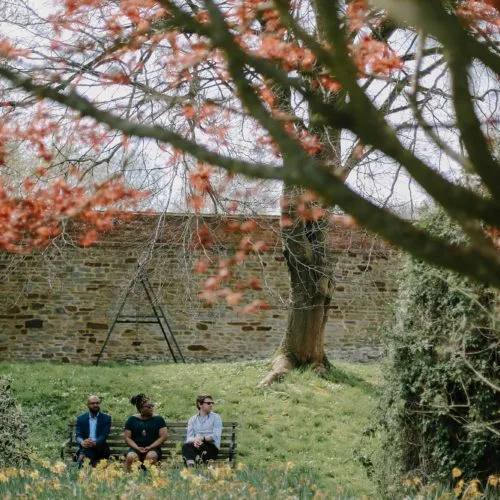 Guests-on-garden-bench-at-Homme-House-wedding