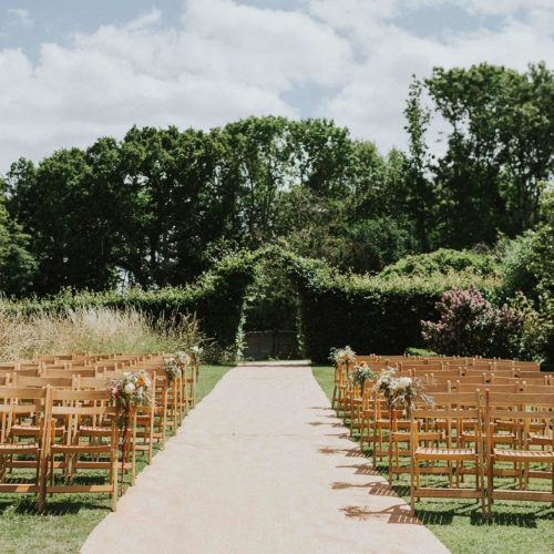 Outdoor-wedding-ceremony-at-Homme-House