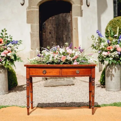 Table-at-outdoor-Homme-House-wedding-ceremony