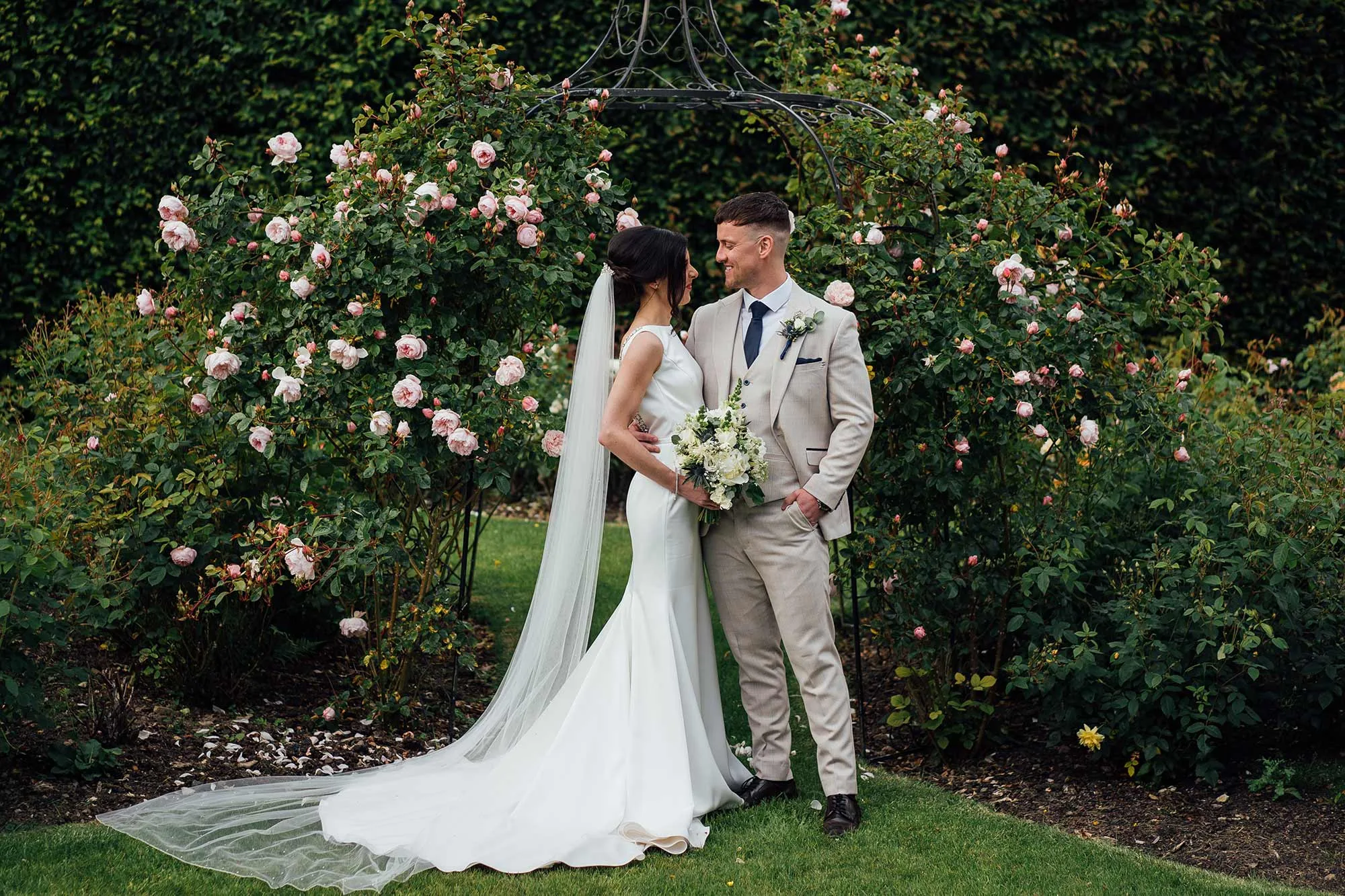 Wedding-couple-in-Homme-House-rose-garden