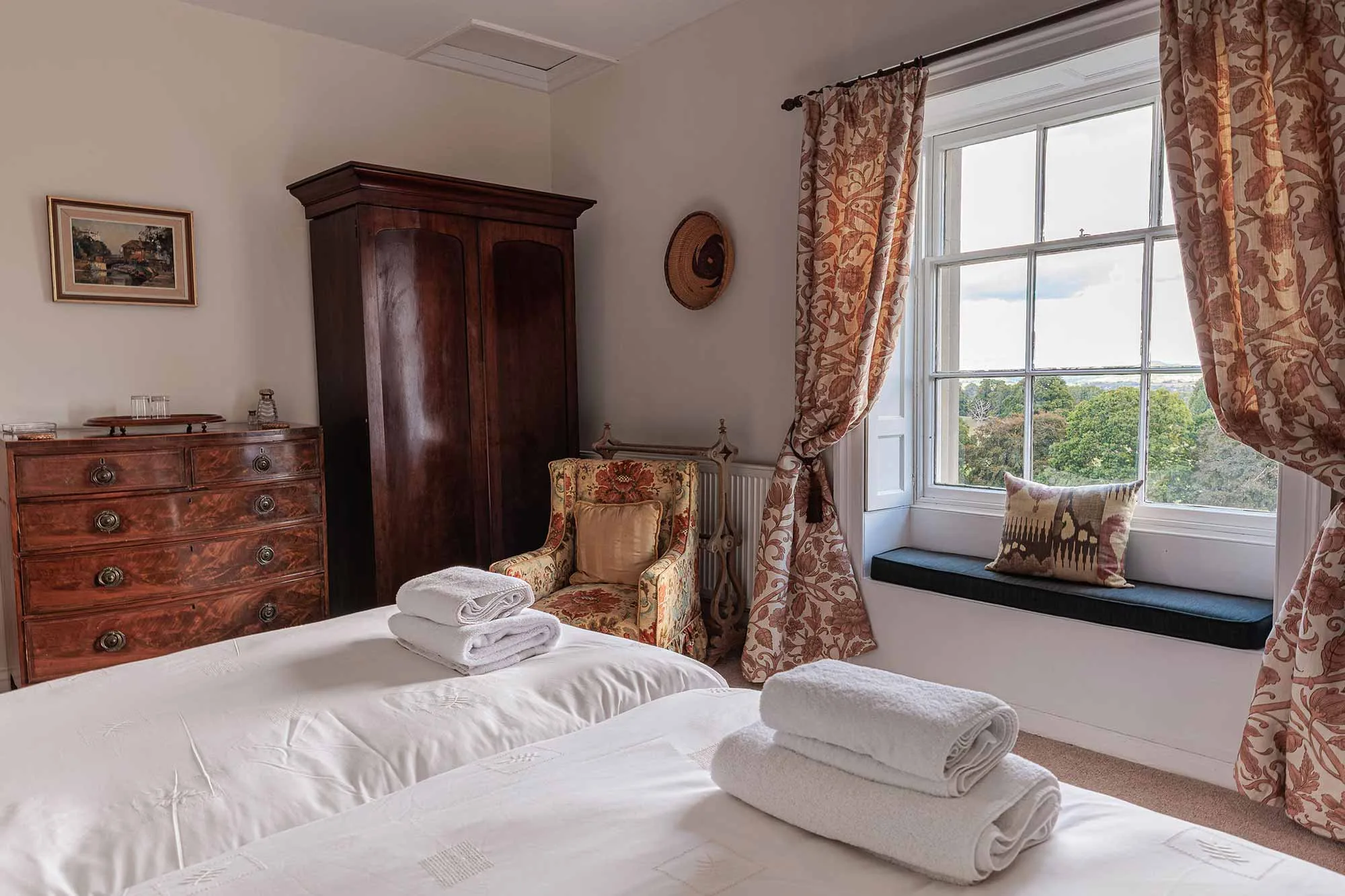 Homme-House-Cedar-Room-2