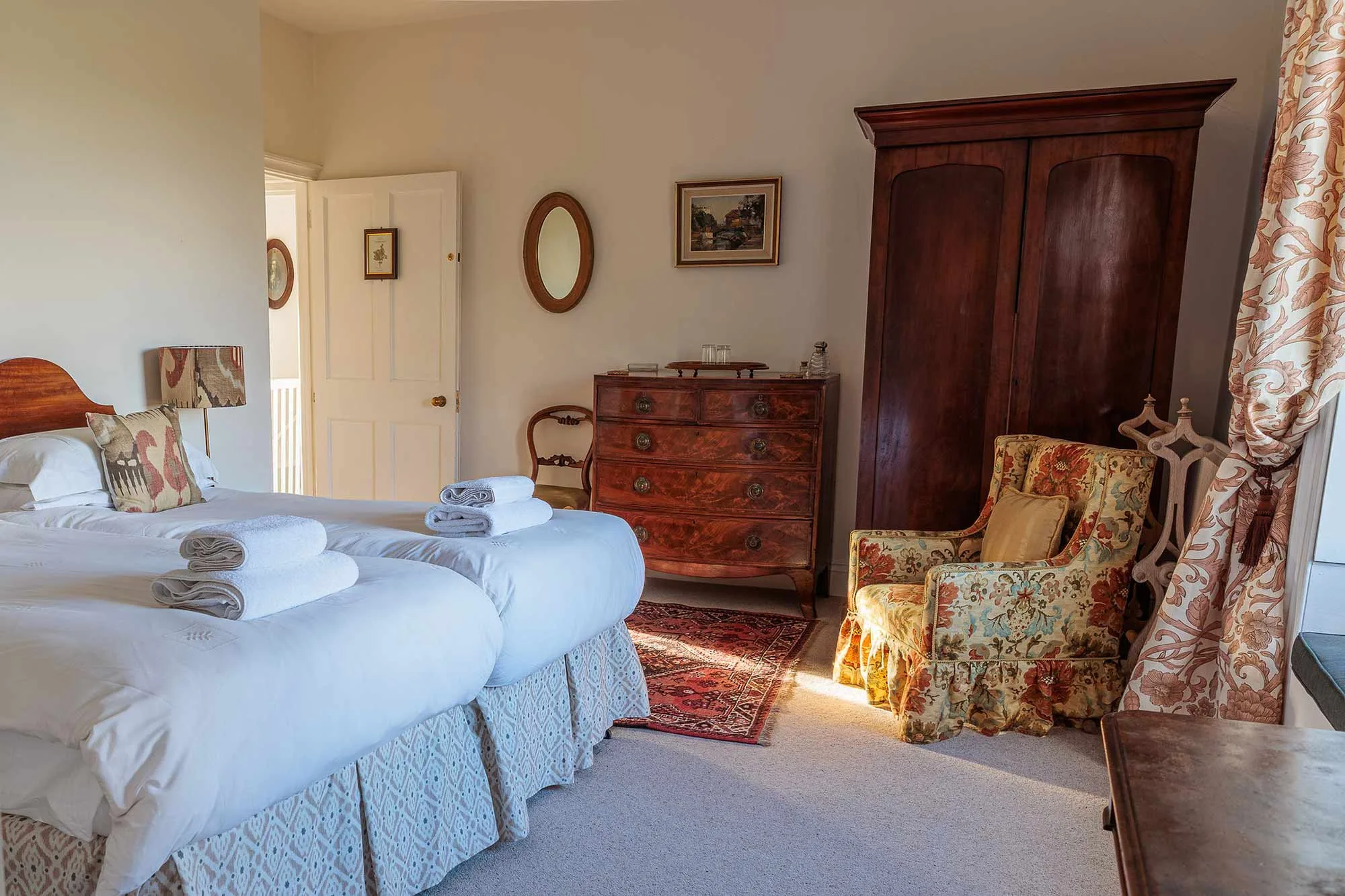 Homme-House-Cedar-Room