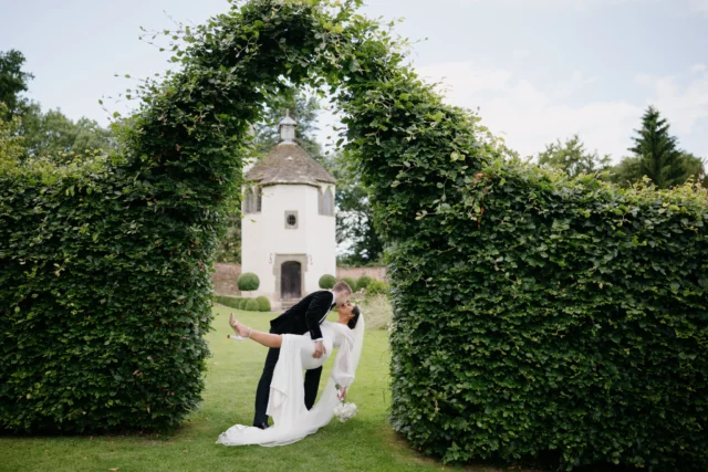 The 'dip and kiss' is a tricky one to attempt but here are a few of our favourites in celebration of Valentine's Day...

1&2 N&C by @laurashawphotography 
3.  I&W by @dearestlovephotography 
4.F&N by @clemstevensphotography 
5. H&M by @rollingpicturesweddings 

 #weddingplanning #weddinginspo #2026wedding #2025wedding #2026bride #2025bride #ukweddingvenue #herefordshireweddingvenue #herefordshirewedding #nocorkage #exclusiveuseweddingvenue #uniqueweddingvenue #uniquewedding #manorhousewedding #countryhouseweddingvenue #countryhouseweddings #countryhousewedding #hommehousewedding #hommehouse